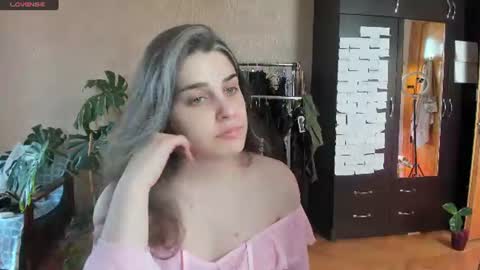Snapshot of roselina_ chatting on August 7, 2026, 10:06 am Rose online show from August 7, 2026, 10:06 am