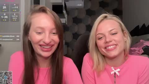 Sophie and Sarah online show from April 18, 2026, 7:58 pm