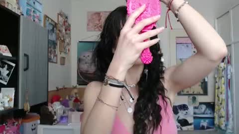 Snapshot of roselynsun chatting on April 27, 2026, 12:47 pm Rose online show from April 27, 2026, 12:47 pm