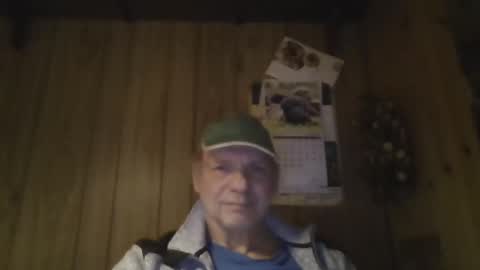 Snapshot of roses2u1958 chatting on December 31, 2024, 10:01 pm roses2u1958 online show from December 31, 2024, 10:01 pm