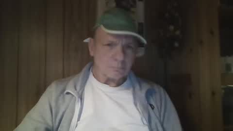 Snapshot of roses2u1958 chatting on February 2, 2025, 4:15 am roses2u1958 online show from February 2, 2025, 4:15 am