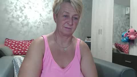 Lovepinklilly online show from September 30, 2025, 5:18 pm