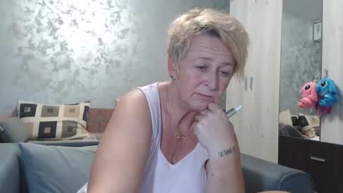 Lovepinklilly online show from October 17, 2025, 4:20 pm