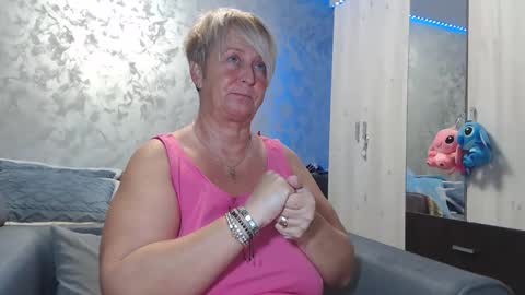 Lovepinklilly online show from January 12, 2026, 8:03 pm