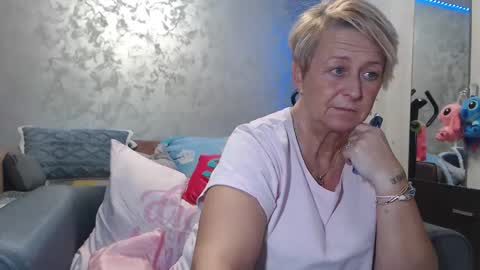 Snapshot of roses_and_lillies chatting on March 5, 2026, 6:15 pm Lovepinklilly online show from March 5, 2026, 6:15 pm