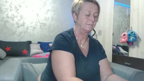 Snapshot of roses_and_lillies chatting on March 15, 2026, 5:52 pm Lovepinklilly online show from March 15, 2026, 5:52 pm