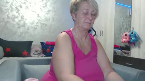 Snapshot of roses_and_lillies chatting on March 17, 2026, 6:33 pm Lovepinklilly online show from March 17, 2026, 6:33 pm