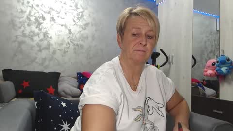 Snapshot of roses_and_lillies chatting on April 2, 2026, 4:37 pm Lovepinklilly online show from April 2, 2026, 4:37 pm