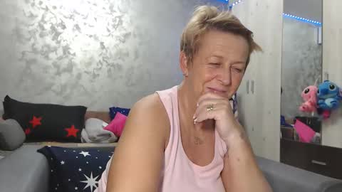 Snapshot of roses_and_lillies chatting on April 3, 2026, 5:11 pm Lovepinklilly online show from April 3, 2026, 5:11 pm