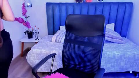 Rose Taylor online show from October 16, 2025, 1:45 pm