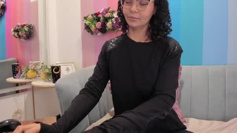     online show from January 6, 2025, 5:49 pm