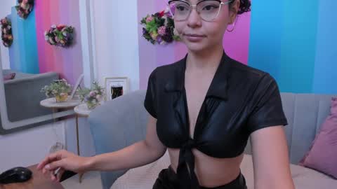     online show from February 4, 2025, 11:38 am