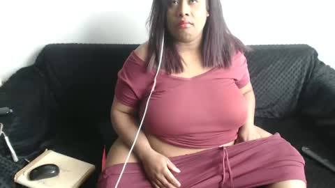 Snapshot of rosexmary chatting on March 10, 2025, 8:34 pm LAURA online show from March 10, 2025, 8:34 pm