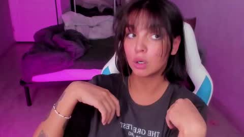 Roshelle online show from January 22, 2025, 10:59 pm