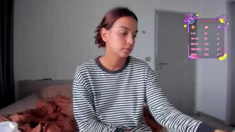 Roshelle online show from December 5, 2025, 6:44 am