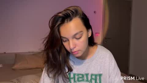 Roshelle online show from December 20, 2025, 5:53 pm