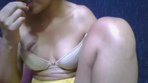 rosia685234 online show from December 1, 2025, 9:58 am