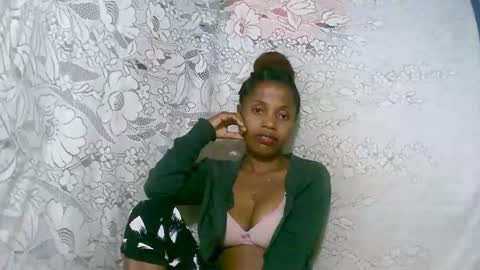 rosia online show from November 28, 2025, 2:47 am