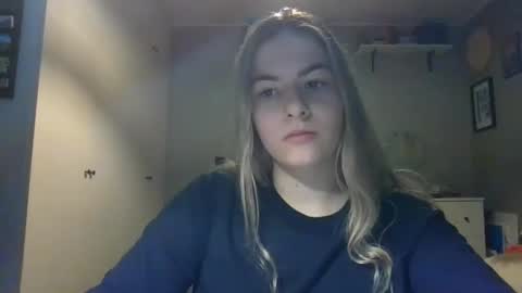 Snapshot of rosie_june chatting on December 18, 2024, 11:02 am Rosie online show from December 18, 2024, 11:02 am