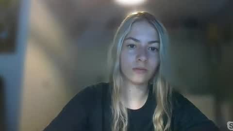 Snapshot of rosie_june chatting on February 3, 2025, 8:02 am Rosie online show from February 3, 2025, 8:02 am