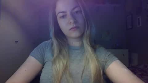 Snapshot of rosie_june chatting on April 21, 2026, 7:03 am Rosie online show from April 21, 2026, 7:03 am