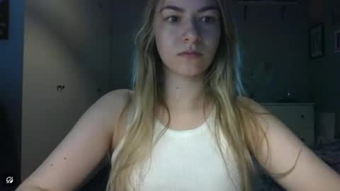 Snapshot of rosie_june chatting on May 4, 2026, 6:42 am Rosie online show from May 4, 2026, 6:42 am