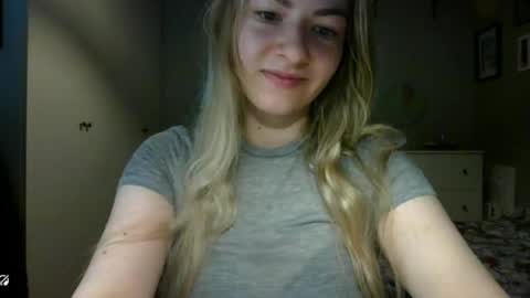 Snapshot of rosie_june chatting on May 14, 2026, 7:04 am Rosie online show from May 14, 2026, 7:04 am