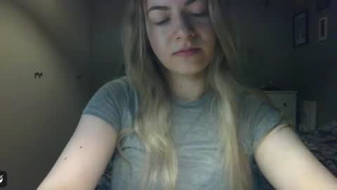 Snapshot of rosie_june chatting on May 15, 2026, 6:42 am Rosie online show from May 15, 2026, 6:42 am