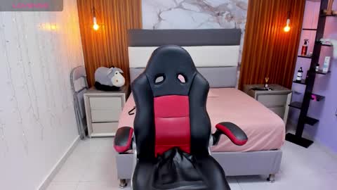 Snapshot of rosie_moss chatting on October 29, 2025, 7:37 pm ROSSI online show from October 29, 2025, 7:37 pm