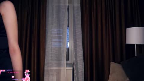 Edwina online show from November 10, 2025, 5:06 am