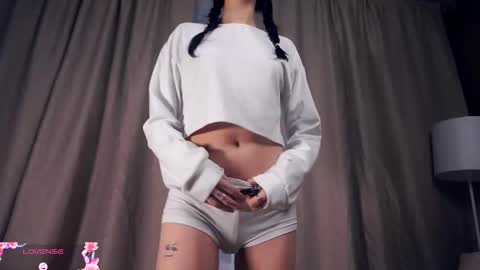 Edwina online show from November 12, 2025, 6:14 am