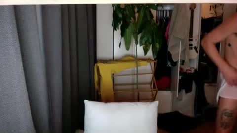 RossCollab online show from November 17, 2025, 4:07 am