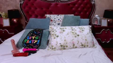 Snapshot of rossecougar_x chatting on February 7, 2025, 8:44 am Rosse Cougar online show from February 7, 2025, 8:44 am