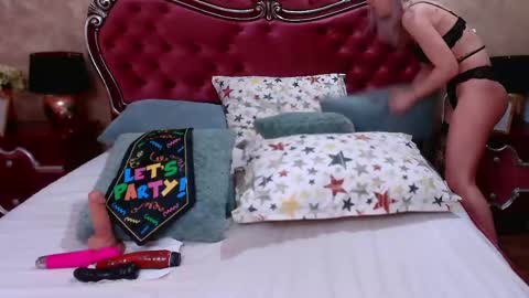 Snapshot of rossecougar_x chatting on March 12, 2025, 6:40 am Rosse Cougar online show from March 12, 2025, 6:40 am