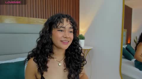 rossie_lanie_ online show from December 20, 2025, 1:18 pm