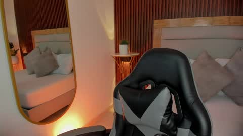 rossie_lanie_ online show from May 21, 2026, 7:32 pm