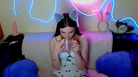 rosy_madison77 online show from November 9, 2025, 8:34 am