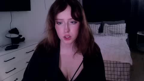 rosy_petal online show from June 1, 2026, 6:31 pm