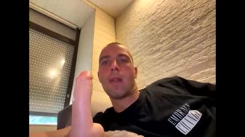 rotteei1 online show from October 5, 2025, 7:50 am