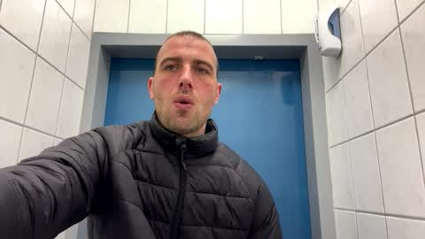 rotteei1 online show from November 27, 2025, 9:55 am