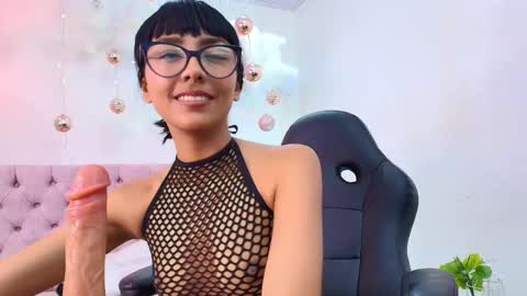 Snapshot of roulyy chatting on December 17, 2024, 10:43 pm JESSY ROULY online show from December 17, 2024, 10:43 pm