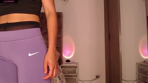 Rouss marie henao  online show from February 13, 2026, 2:02 pm