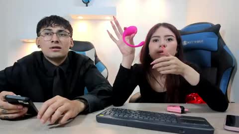 Snapshot of rousse_n_kenji chatting on May 17, 2026, 6:48 pm rousse_n_kenji online show from May 17, 2026, 6:48 pm