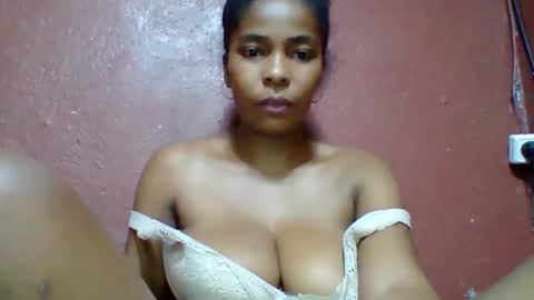 rovaelyah online show from November 21, 2025, 7:12 pm