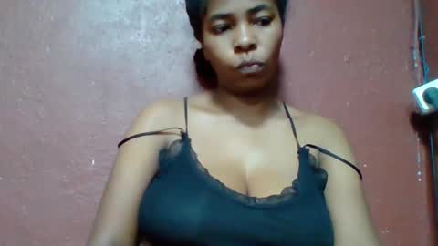 rovaelyah online show from April 13, 2026, 2:50 am