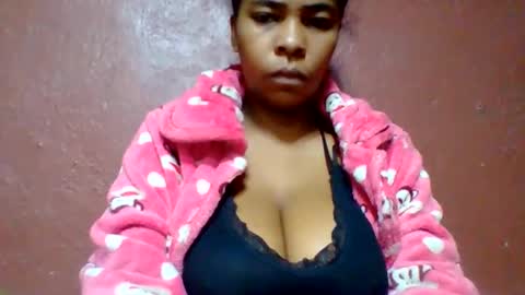 rovaelyah online show from May 27, 2026, 2:41 am