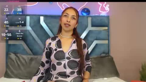 Snapshot of roxan_fox_ chatting on April 28, 2026, 2:49 am Roxane online show from April 28, 2026, 2:49 am