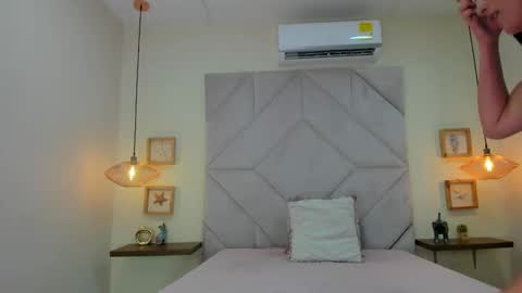 Roxana   online show from October 4, 2025, 7:23 pm