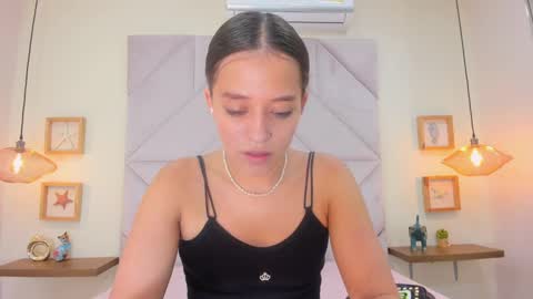 Roxana   online show from October 5, 2025, 7:01 pm