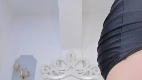 roxana_scott1 online show from July 28, 2026, 3:35 am